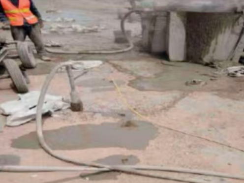 黎母山镇水泥混凝土路面板底注浆技术 路面脱空注浆整治方案